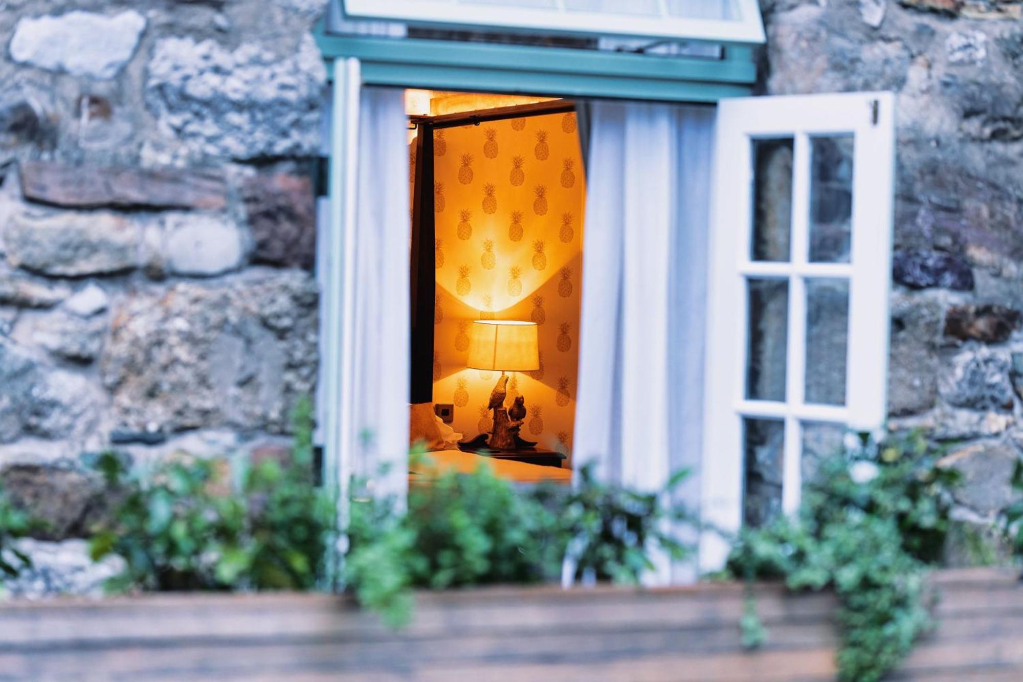 The Bull And Townhouse, Beaumaris- The Inn Collection Group Exterior photo