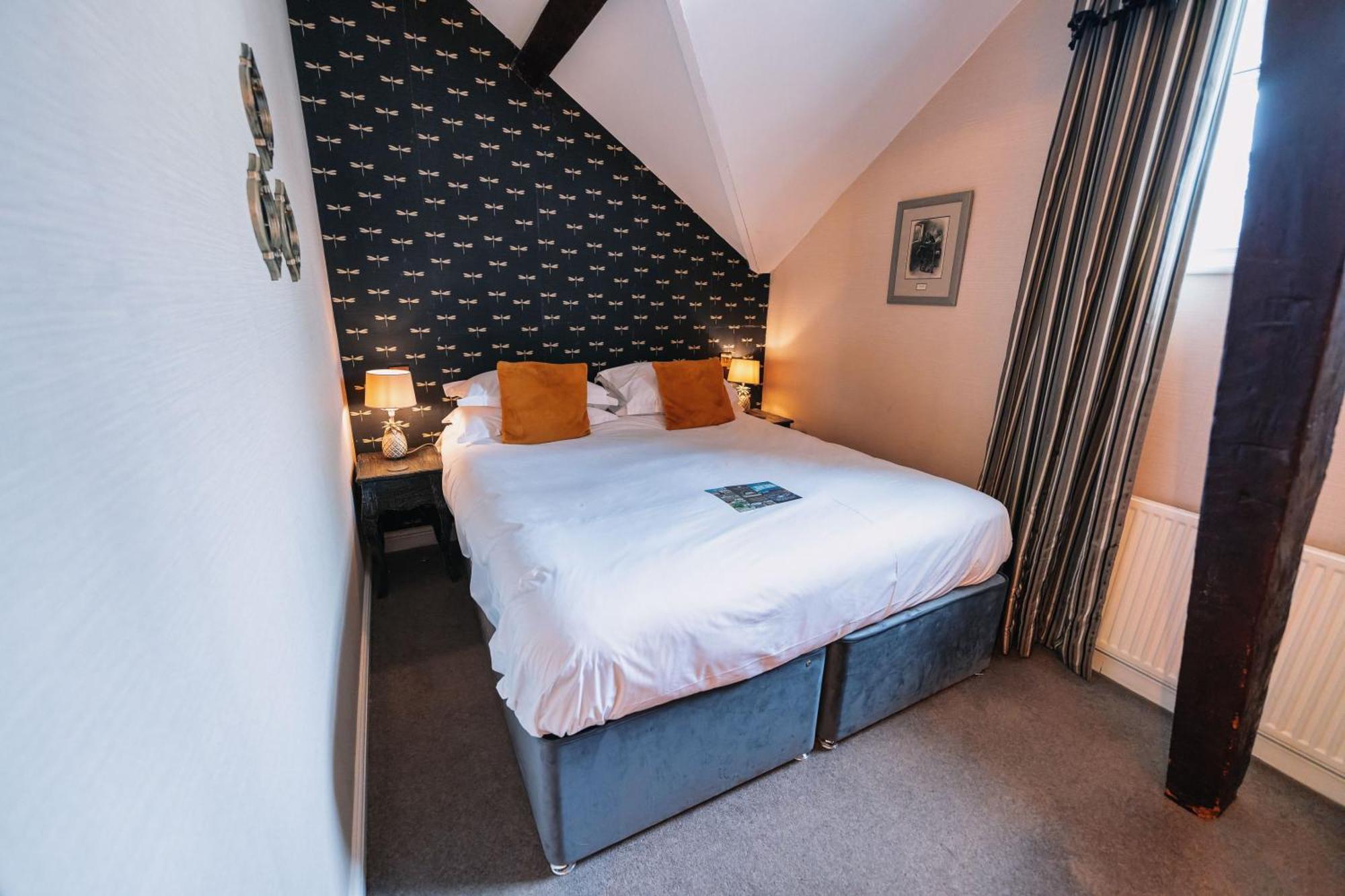 The Bull And Townhouse, Beaumaris- The Inn Collection Group Room photo