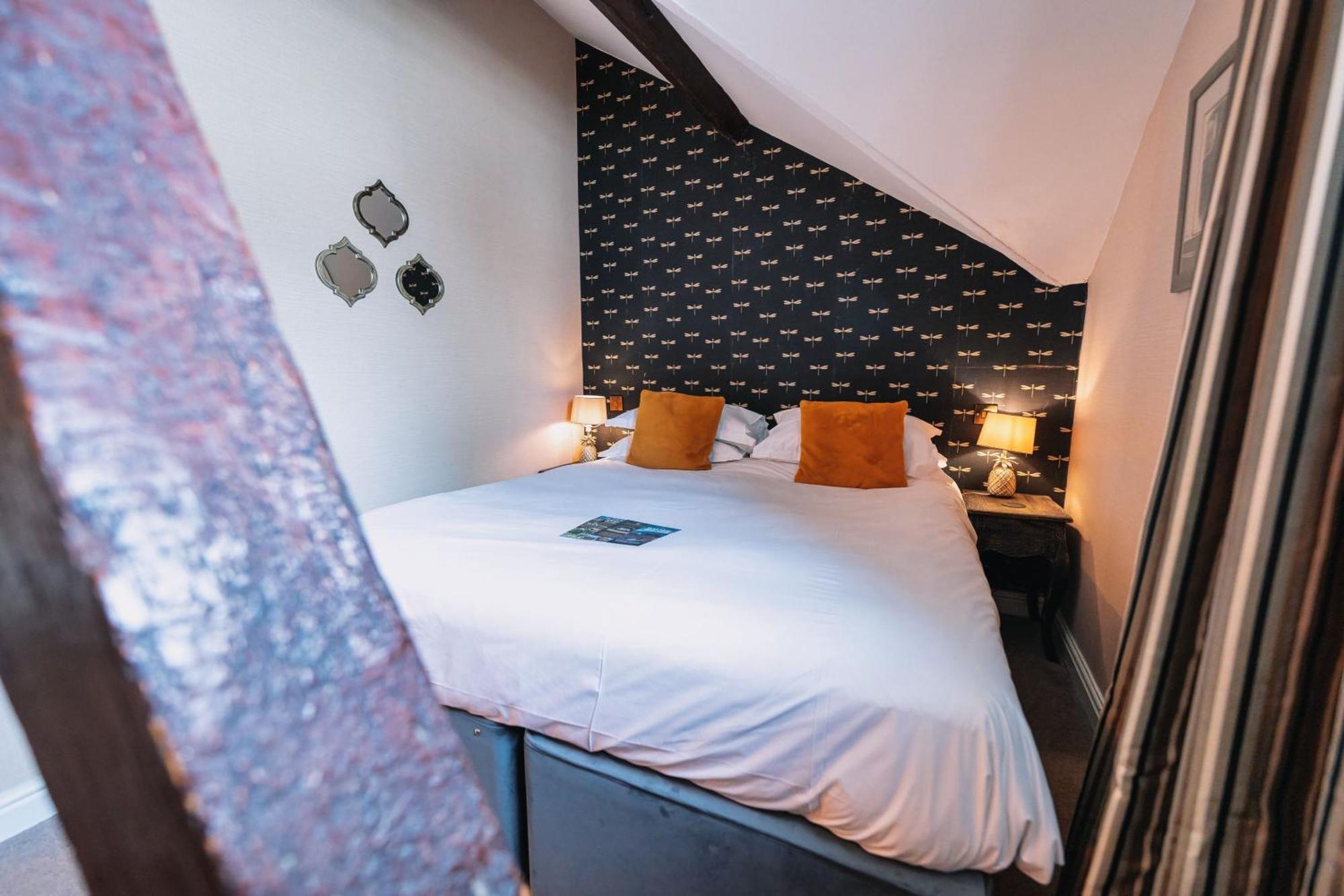 The Bull And Townhouse, Beaumaris- The Inn Collection Group Room photo
