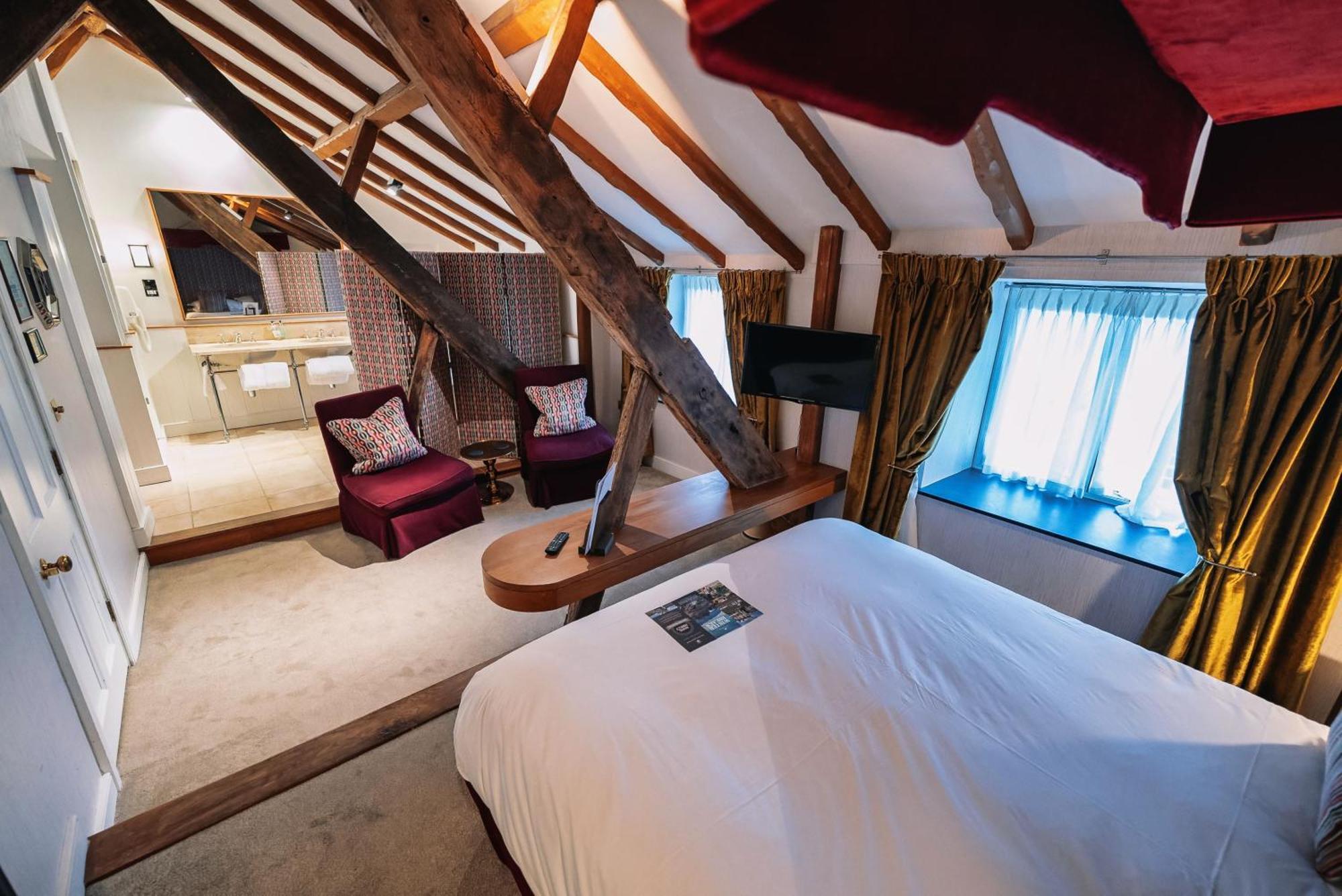 The Bull And Townhouse, Beaumaris- The Inn Collection Group Room photo