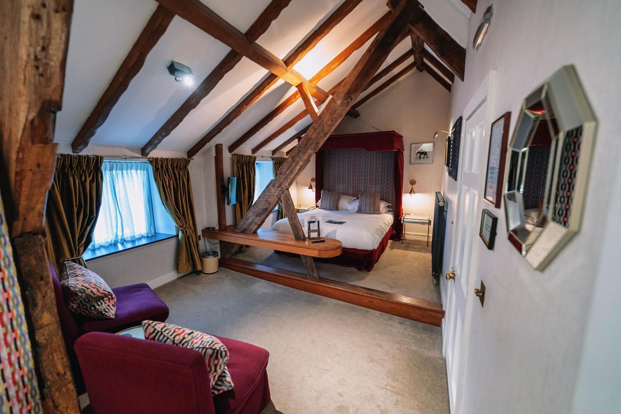 The Bull And Townhouse, Beaumaris- The Inn Collection Group Room photo