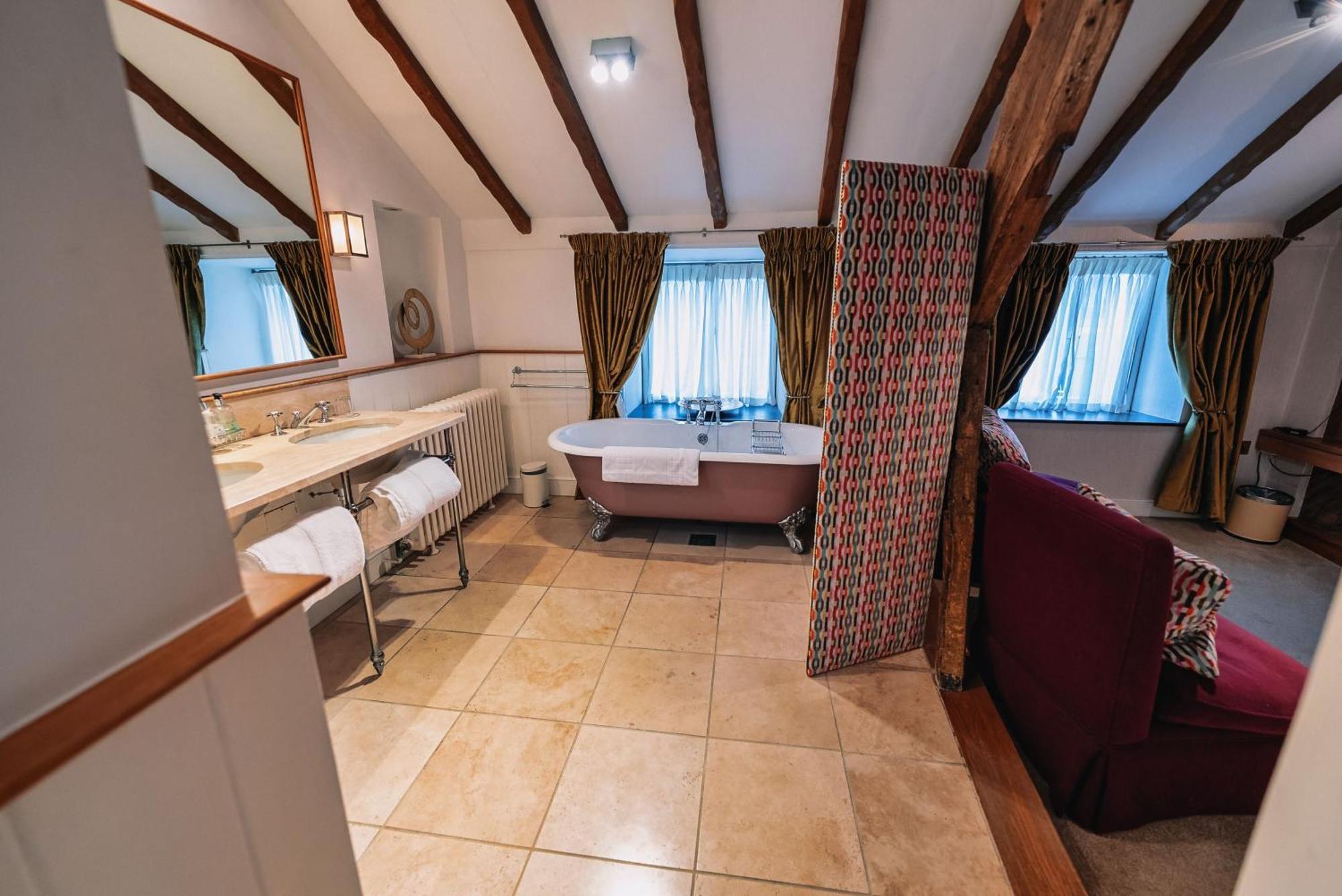 The Bull And Townhouse, Beaumaris- The Inn Collection Group Room photo